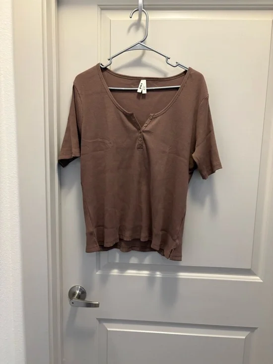Pact Organic Cotton Short-Sleeve Henley Top NWOT - Brown Size XL - Picture 3 of 5